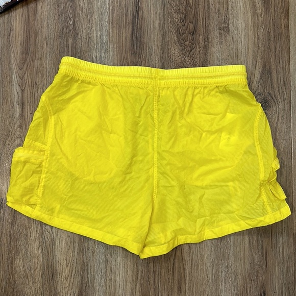 NWT Outdoor Voices Windbreaker 3 inch Short Limoncello XL - Picture 6 of 8